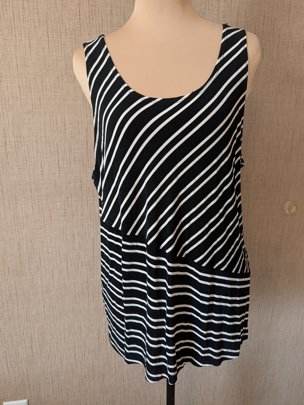 Sleeveless Black & White Striped Scoop Tank